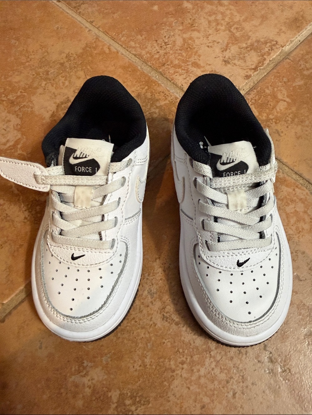 Nike Kids White Sneakers with Black Lining and Swoosh Nike Forge 1.